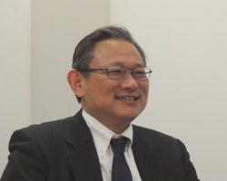 藤沼 氏